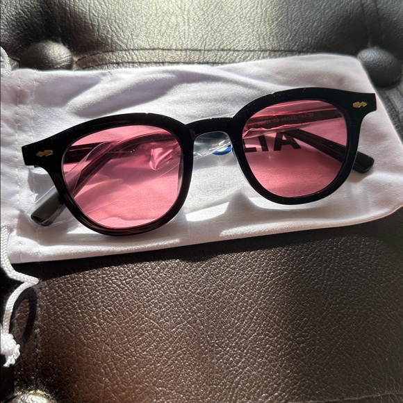 Women’s sunglassess LAST ONE - Picture 1 of 1